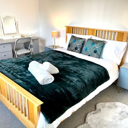 Stylish Cosy And Bright Apartment - Fantastic Location - Perfect For Business Or Solo Travellers ビショップス・ストートフォード エクステリア 写真