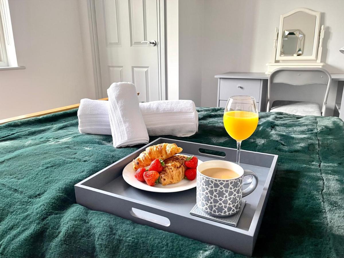 Stylish Cosy And Bright Apartment - Fantastic Location - Perfect For Business Or Solo Travellers ビショップス・ストートフォード エクステリア 写真