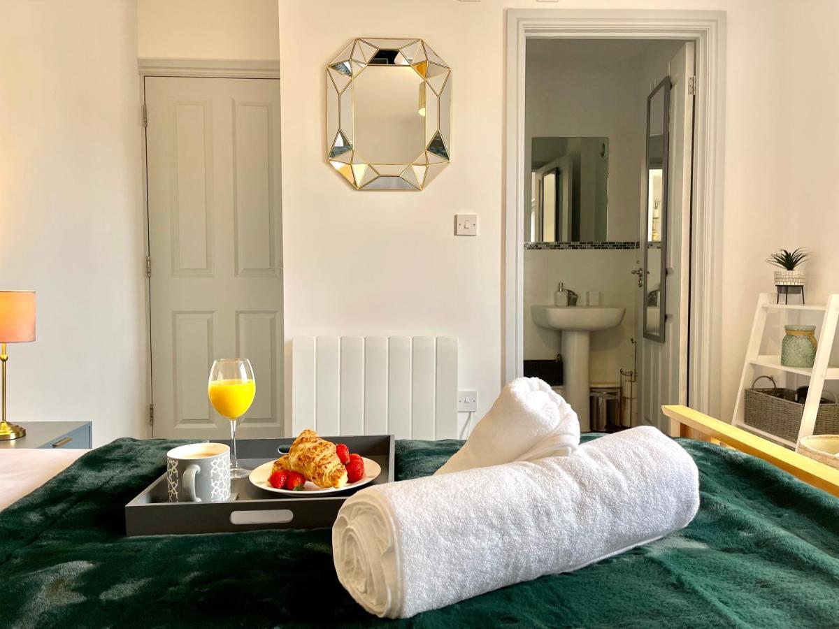 Stylish Cosy And Bright Apartment - Fantastic Location - Perfect For Business Or Solo Travellers ビショップス・ストートフォード エクステリア 写真