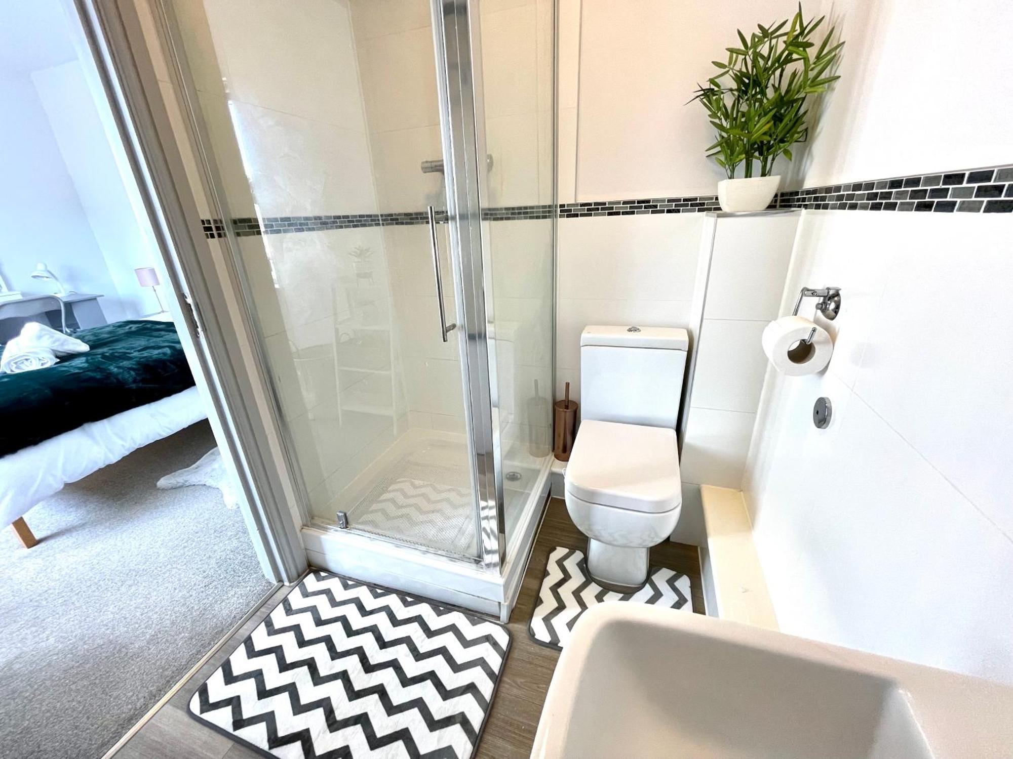 Stylish Cosy And Bright Apartment - Fantastic Location - Perfect For Business Or Solo Travellers ビショップス・ストートフォード エクステリア 写真